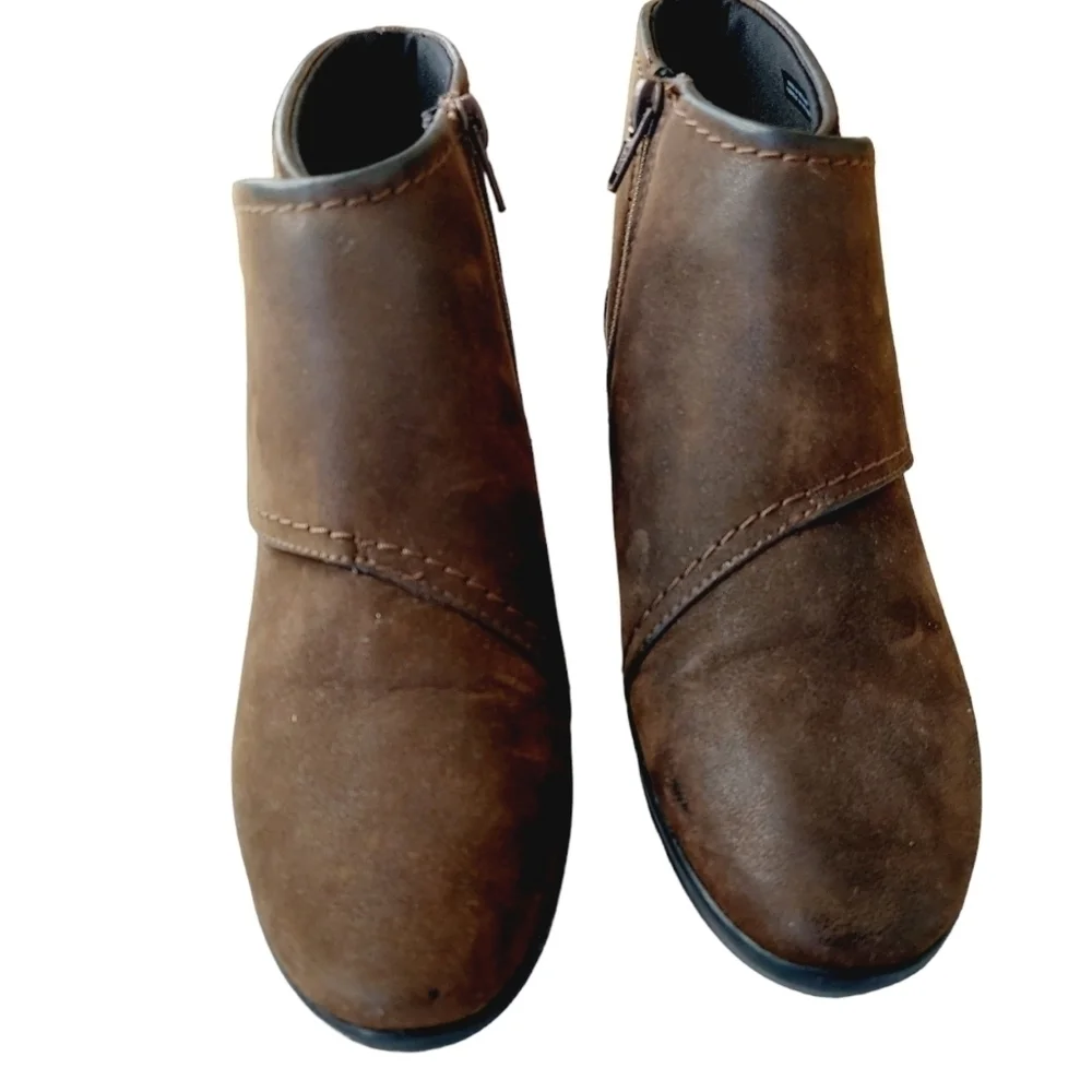 Clarks dark brown